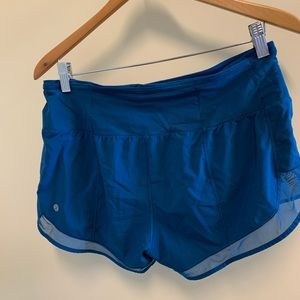 Lululemon Hotty hot low rise 4 inch short